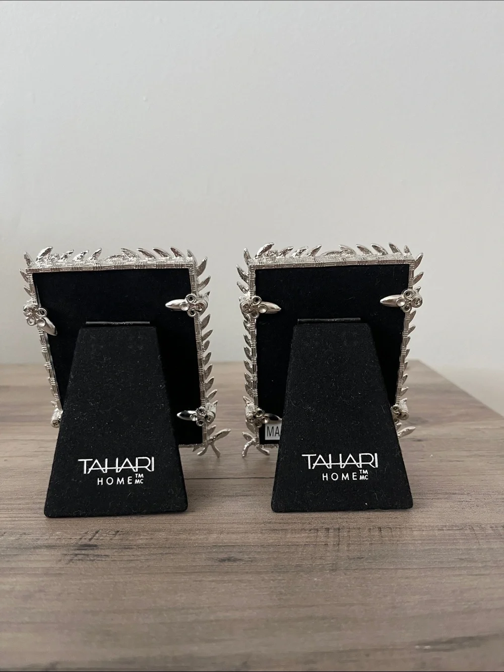 Tahari Silver Leaf Laurel Picture Frames Set